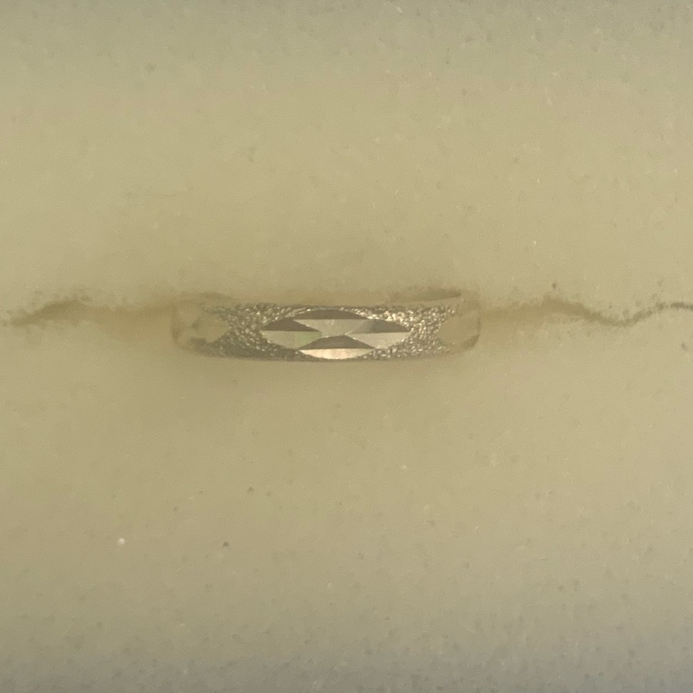 10K Gold Toe Ring Band | Textured Diamond Cut Design | Real Gold Minimalist - Picture 4 of 7